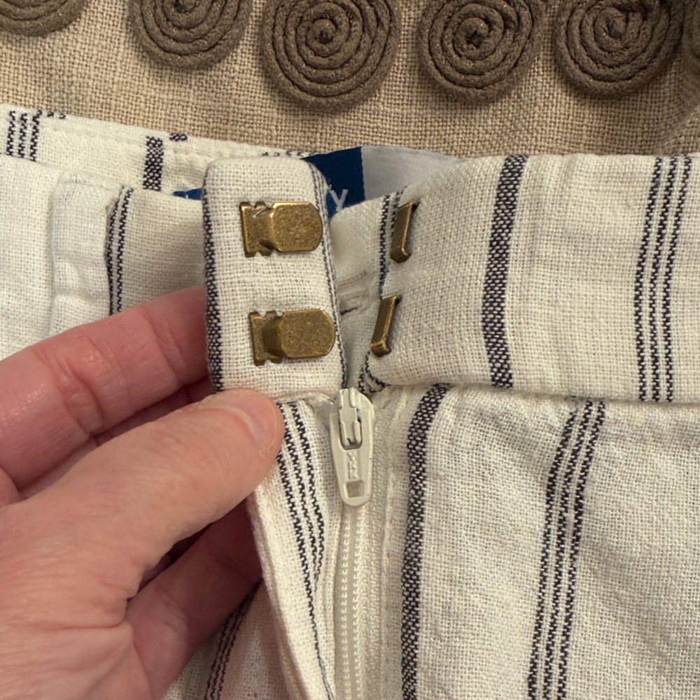 Old Navy White/Charcoal Stripe Extra High-Waisted Linen-Blend Short/NWT/S - Picture 6 of 16